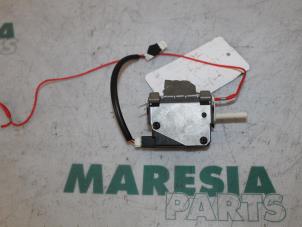 Gebruikte Motor Centrale Deurvergrendeling Lancia Thesis (841) 2.0 Turbo 20V Prijs € 35,00 Margeregeling aangeboden door Maresia Parts