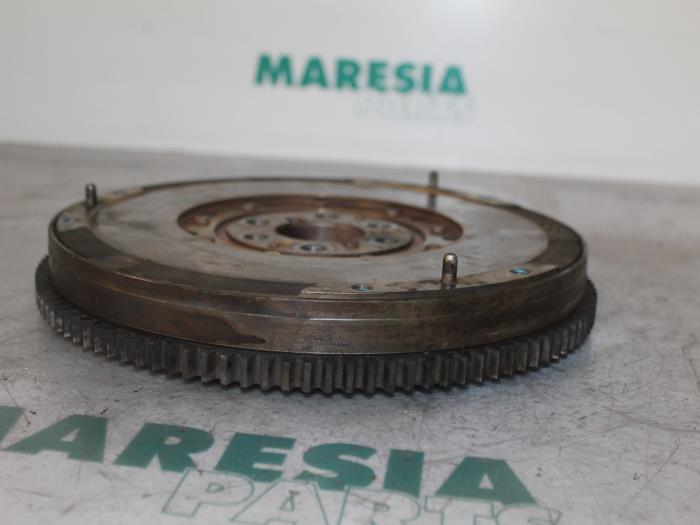 Vliegwiel van een Fiat Doblo (223A/119) 1.9 JTD 2002