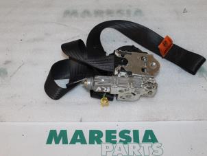Gebruikte Veiligheidsgordel rechts-voor Alfa Romeo 147 (937) 1.6 Twin Spark 16V Prijs € 50,00 Margeregeling aangeboden door Maresia Parts