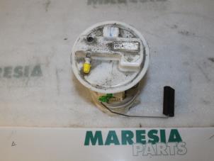 Gebruikte Brandstofpomp Elektrisch Renault Modus/Grand Modus (JP) 1.2 16V Prijs € 25,00 Margeregeling aangeboden door Maresia Parts