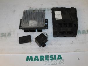 Gebruikte Computer Motormanagement Renault Megane II (BM/CM) 1.5 dCi 80 Prijs € 157,50 Margeregeling aangeboden door Maresia Parts