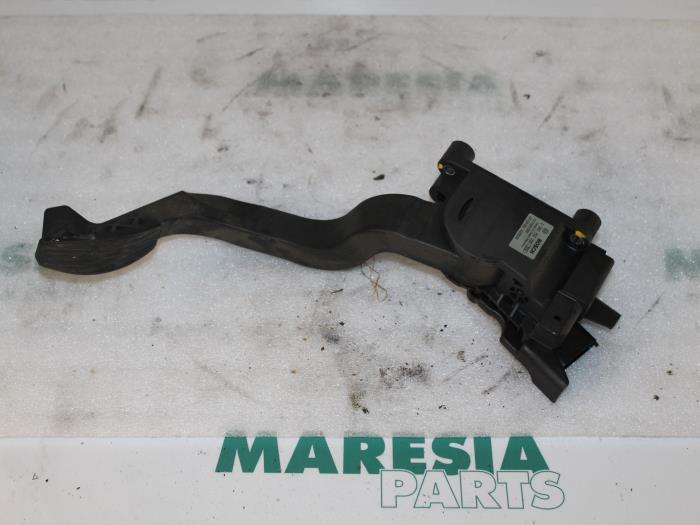 Gebruikte Gaspedaalpositie Sensor Fiat Doblo (223A/119) 1.9 JTD Multijet Prijs € 50,00 Margeregeling aangeboden door Maresia Parts