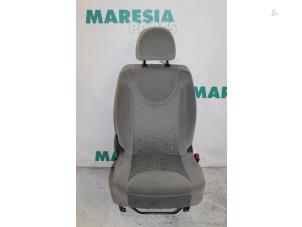 Gebruikte Voorstoel rechts Fiat Scudo (270) 2.0 D Multijet 4x4 Prijs € 157,50 Margeregeling aangeboden door Maresia Parts