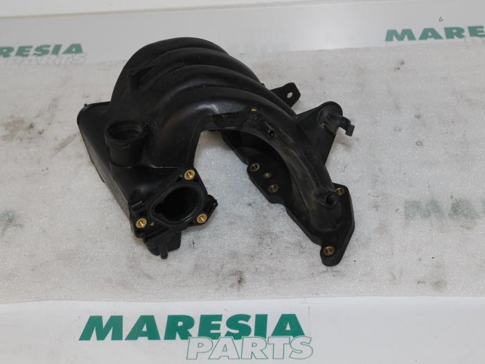 Gebruikte Inlaatspruitstuk Peugeot 206 (2A/C/H/J/S) 1.4 XR,XS,XT,Gentry Prijs € 40,00 Margeregeling aangeboden door Maresia Parts