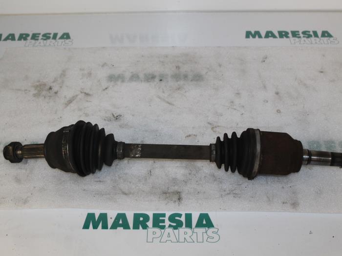 Gebruikte Steekas links-voor Fiat Doblo (223A/119) 1.9 JTD Multijet Prijs € 85,00 Margeregeling aangeboden door Maresia Parts