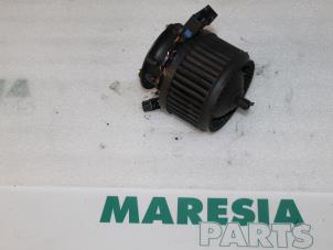 Gebruikte Chaufage Ventilatiemotor Renault Vel Satis (BJ) 2.2 dCi 150 16V Prijs € 75,00 Margeregeling aangeboden door Maresia Parts