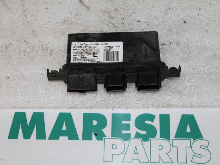 Gebruikte Computer Cruise Control Renault Espace (JK) 2.0 dCi 16V 150 FAP Prijs € 105,00 Margeregeling aangeboden door Maresia Parts