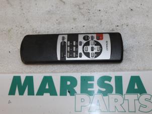 Gebruikte Radio Diversen Renault Espace (JK) 2.0 dCi 16V 150 FAP Prijs € 20,00 Margeregeling aangeboden door Maresia Parts