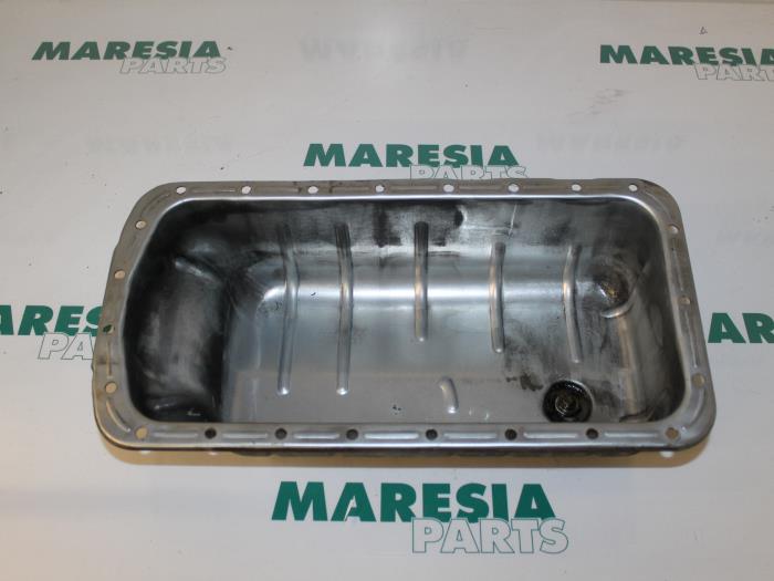 Gebruikte Carterpan Peugeot 206 (2A/C/H/J/S) 1.9 D Prijs € 25,00 Margeregeling aangeboden door Maresia Parts