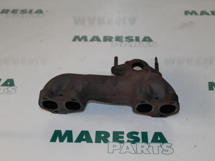 Gebruikte Uitlaatspruitstuk Peugeot 206 (2A/C/H/J/S) 1.9 D Prijs € 50,00 Margeregeling aangeboden door Maresia Parts