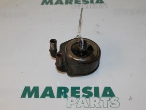 Gebruikte Oliefilterhouder Peugeot 206 (2A/C/H/J/S) 1.9 D Prijs € 50,00 Margeregeling aangeboden door Maresia Parts