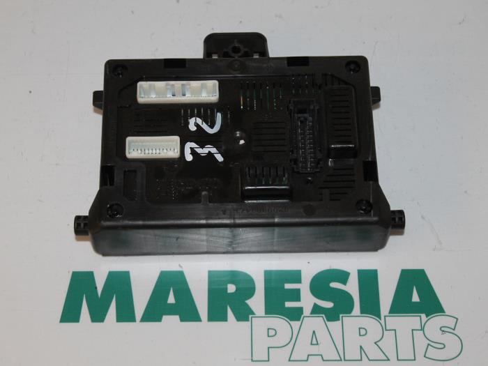 Gebruikte Computer Diversen Renault Clio III (BR/CR) 1.6 16V Prijs € 105,00 Margeregeling aangeboden door Maresia Parts