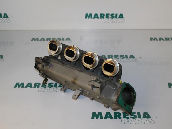 Gebruikte Inlaatspruitstuk Fiat Barchetta (183) 1.8 16V Prijs € 210,00 Margeregeling aangeboden door Maresia Parts