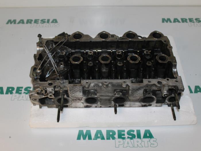 Gebruikte Cilinderkop Peugeot 407 (6D) 1.6 HDi 16V Prijs € 149,99 Margeregeling aangeboden door Maresia Parts