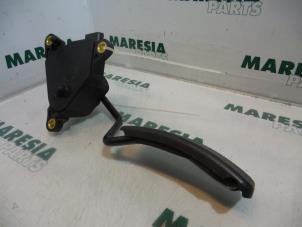 Gebruikte Gaspedaalpositie Sensor Renault Grand Scénic II (JM) 2.0 16V Turbo Prijs € 35,00 Margeregeling aangeboden door Maresia Parts