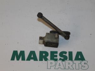 Gebruikte Motor Koplamp Renault Megane III Grandtour (KZ) 1.5 dCi 90 Prijs € 90,00 Margeregeling aangeboden door Maresia Parts