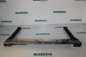Gebruikte Radiateurbalk Renault Megane III Grandtour (KZ) 1.5 dCi 90 Prijs € 75,00 Margeregeling aangeboden door Maresia Parts