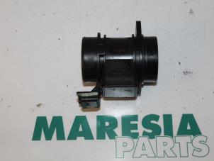 Gebruikte Luchthoeveelheidsmeter Peugeot 206 (2A/C/H/J/S) 1.4 HDi Prijs € 50,00 Margeregeling aangeboden door Maresia Parts