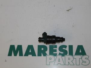 Gebruikte Injector (benzine injectie) Renault Clio II (BB/CB) 1.4 Prijs € 25,00 Margeregeling aangeboden door Maresia Parts