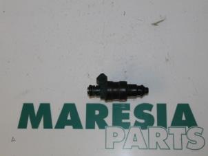 Gebruikte Injector (benzine injectie) Renault Clio II (BB/CB) 1.4 Prijs € 25,00 Margeregeling aangeboden door Maresia Parts