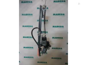 Gebruikte Ruitmechaniek 4Deurs links-voor Lancia Zeta 2.0 Turbo Prijs € 75,00 Margeregeling aangeboden door Maresia Parts