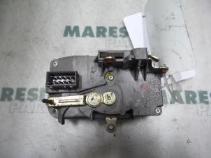 Gebruikte Slotmechaniek Portier 4Deurs rechts-voor Lancia Zeta 2.0 Turbo Prijs € 35,00 Margeregeling aangeboden door Maresia Parts