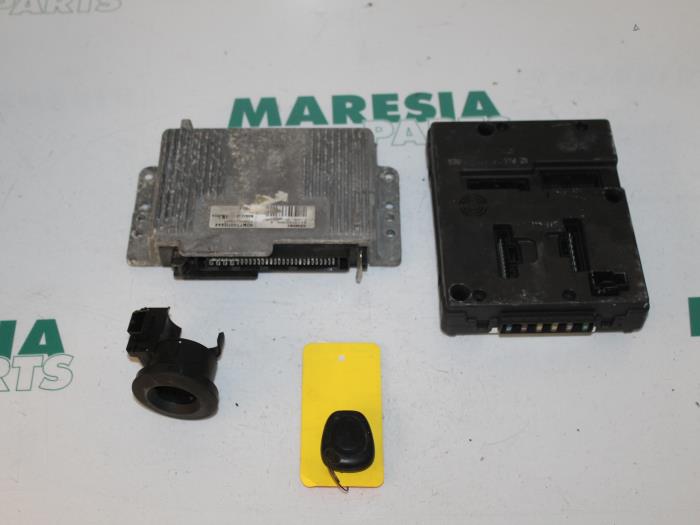 Gebruikte Computer Motormanagement Renault Megane Scénic (JA) 2.0 RT Prijs € 105,00 Margeregeling aangeboden door Maresia Parts