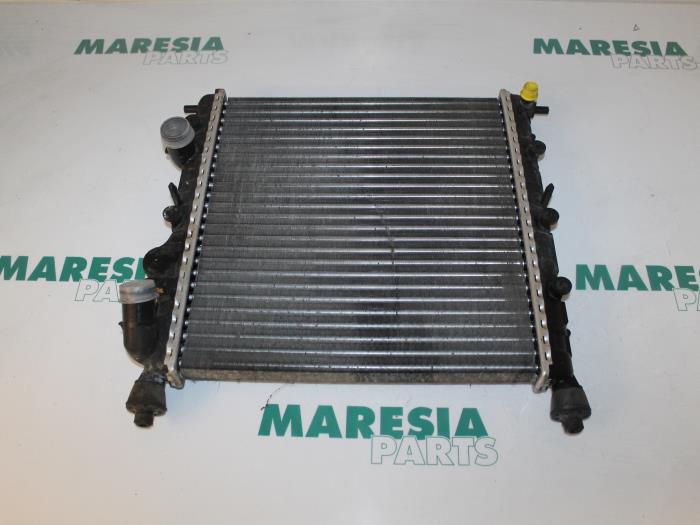 Gebruikte Radiateur Renault Clio II (BB/CB) 1.2 Prijs € 25,00 Margeregeling aangeboden door Maresia Parts