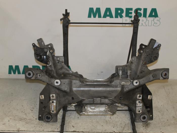 Gebruikte Subframe Peugeot 407 (6C/J) 2.2 16V Prijs € 99,99 Margeregeling aangeboden door Maresia Parts