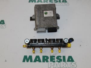 Gebruikte Injector brug Peugeot 407 (6C/J) 2.2 16V Prijs € 105,00 Margeregeling aangeboden door Maresia Parts