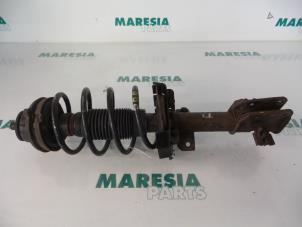 Gebruikte Schokdemperpoot rechts-voor Fiat Stilo (192A/B) 1.2 16V Prijs € 40,00 Margeregeling aangeboden door Maresia Parts