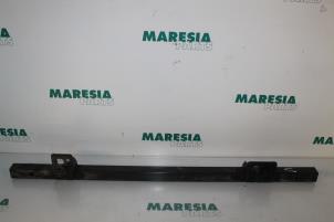 Gebruikte Radiateurbalk Fiat Doblo Cargo (263) 1.6 D Multijet Prijs € 35,00 Margeregeling aangeboden door Maresia Parts