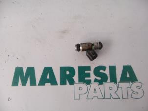 Gebruikte Injector (benzine injectie) Fiat Doblo (223A/119) 1.2 Prijs € 20,00 Margeregeling aangeboden door Maresia Parts