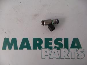 Gebruikte Injector (benzine injectie) Fiat Doblo (223A/119) 1.2 Prijs € 20,00 Margeregeling aangeboden door Maresia Parts