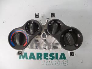 Gebruikte Chaufage Bedieningspaneel Fiat Panda (169) 1.2 Fire Prijs € 35,00 Margeregeling aangeboden door Maresia Parts