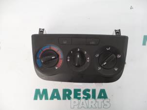 Gebruikte Chaufage Bedieningspaneel Fiat Grande Punto (199) 1.4 Prijs € 65,00 Margeregeling aangeboden door Maresia Parts