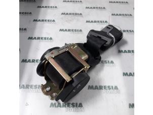 Gebruikte Veiligheidsgordel links-achter Citroen C8 (EA/EB) 2.2 HDi 16V Prijs € 50,00 Margeregeling aangeboden door Maresia Parts
