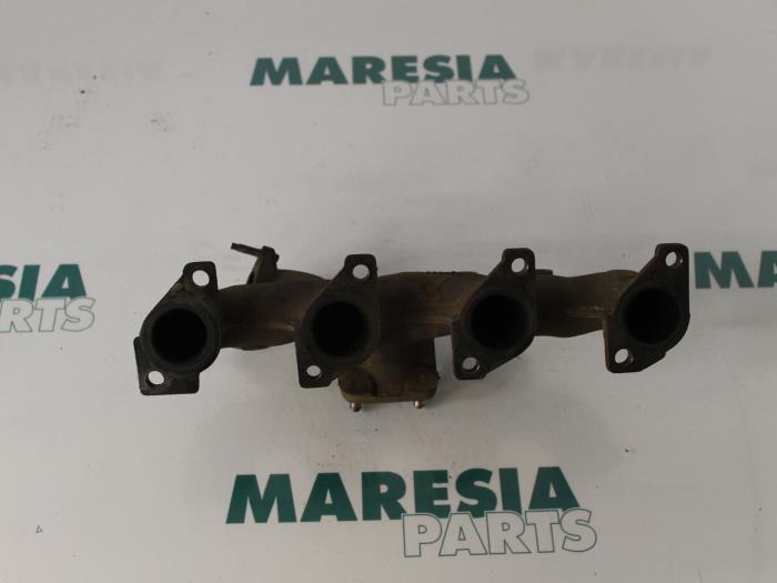 Gebruikte Uitlaatspruitstuk Peugeot Expert (222/224) 2.0 HDi 90 Prijs € 60,50 Inclusief btw aangeboden door Maresia Parts