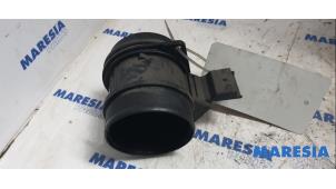 Gebruikte Luchthoeveelheidsmeter Citroen C8 (EA/EB) 2.2 HDi 16V Prijs € 30,00 Margeregeling aangeboden door Maresia Parts