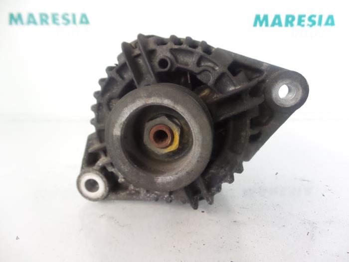 Dynamo van een Alfa Romeo 156 Sportwagon (932) 2.0 Twin Spark 16V 2001