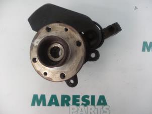 Gebruikte Asschenkel rechts-voor Renault Twingo II (CN) 1.2 16V Prijs € 29,95 Margeregeling aangeboden door Maresia Parts