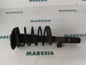 Gebruikte Mac Phersonpoot rechts-voor Peugeot 206 (2A/C/H/J/S) 1.4 XR,XS,XT,Gentry Prijs € 30,00 Margeregeling aangeboden door Maresia Parts