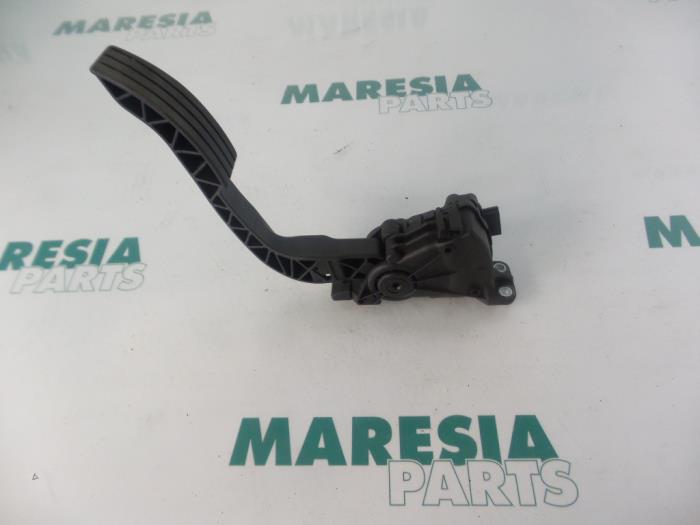 Gebruikte Gaspedaalpositie Sensor Renault Twingo II (CN) 1.2 16V Prijs € 19,95 Margeregeling aangeboden door Maresia Parts