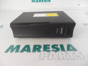 Gebruikte CD Wisselaar Peugeot 807 2.0 16V Prijs € 60,00 Margeregeling aangeboden door Maresia Parts