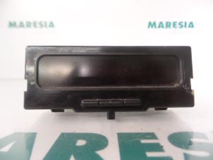 Gebruikte Display Interieur Renault Megane II Grandtour (KM) 1.9 dCi 120 Prijs € 20,00 Margeregeling aangeboden door Maresia Parts