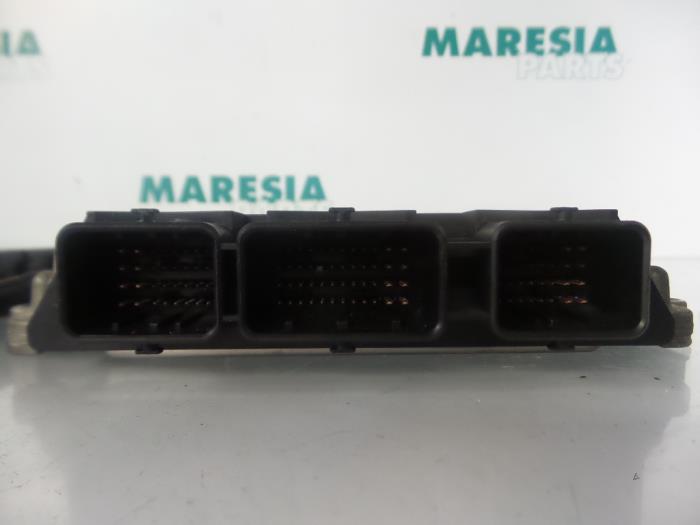 Computer Motormanagement van een Renault Megane II Grandtour (KM) 1.9 dCi 120 2004