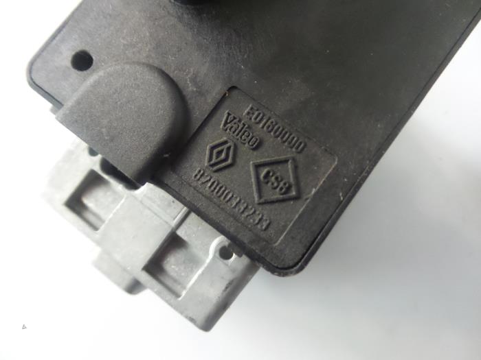 Computer Motormanagement van een Renault Megane II Grandtour (KM) 1.9 dCi 120 2004