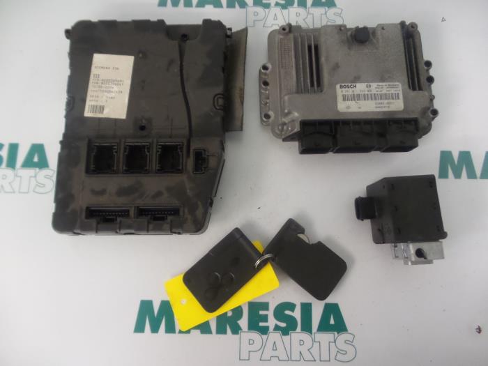 Computer Motormanagement van een Renault Megane II Grandtour (KM) 1.9 dCi 120 2004