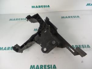 Gebruikte Voorfront Renault Megane II Grandtour (KM) 1.9 dCi 120 Prijs € 20,00 Margeregeling aangeboden door Maresia Parts