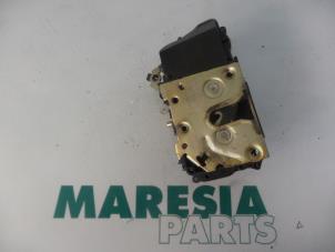 Gebruikte Deurslot Mechaniek 4Deurs links-voor Citroen Xsara Picasso (CH) 1.8 16V Prijs € 25,00 Margeregeling aangeboden door Maresia Parts